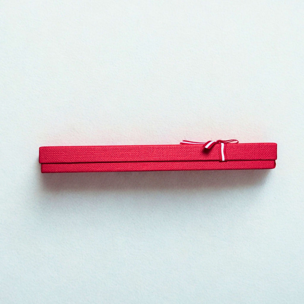 Écrin à Bijoux Bracelet - Rouge Texturé avec Nœud – 4 x 20 cm