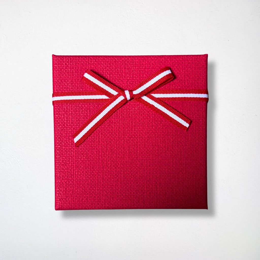 Écrin à Bijoux Parure XL - Rouge Texturé avec Nœud – 8,5 x 8,5 cm