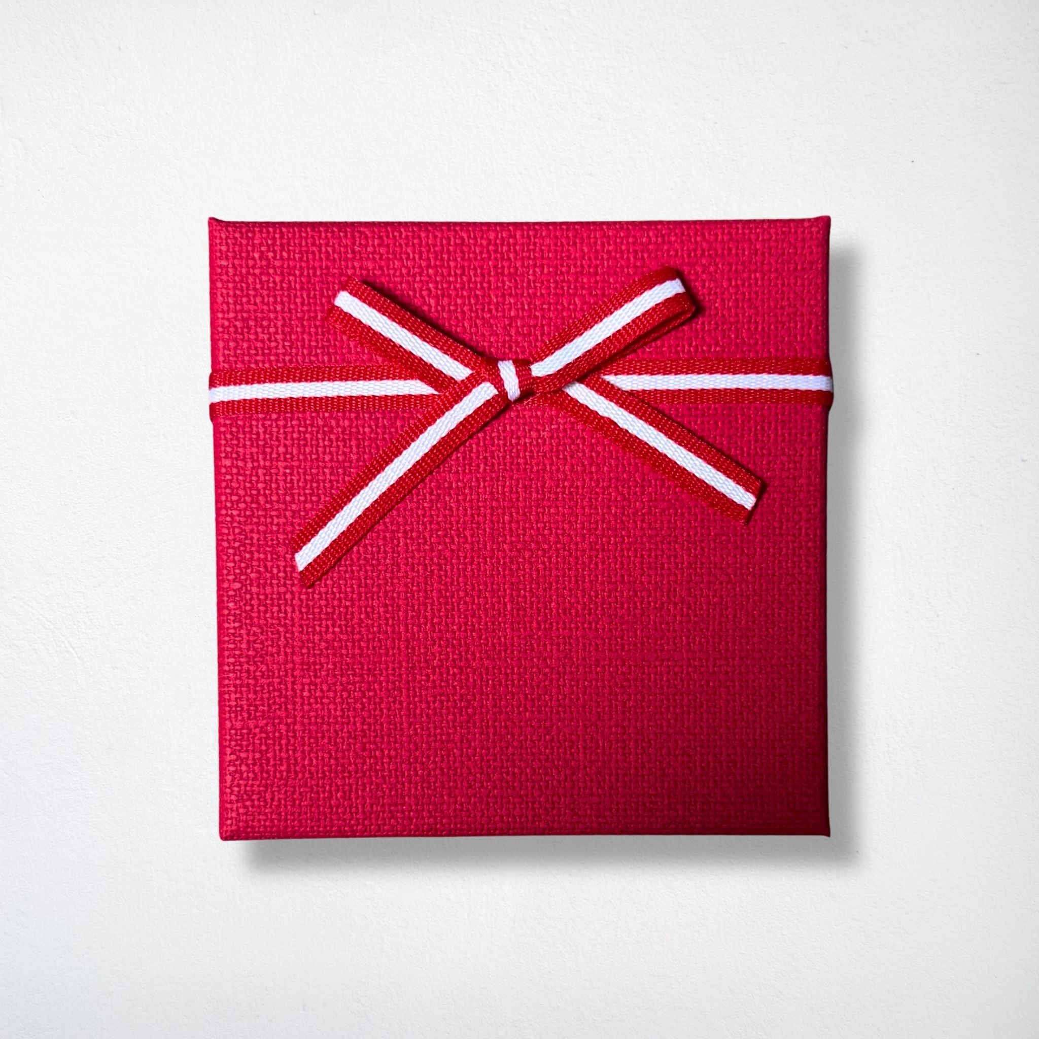 Écrin à Bijoux Parure XL - Rouge Texturé avec Nœud – 8,5 x 8,5 cm