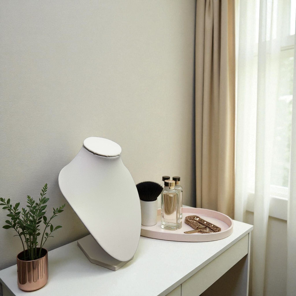 Présentoir Buste mini - Simili cuir blanc - Colliers/chaînes Précieuse Lucie