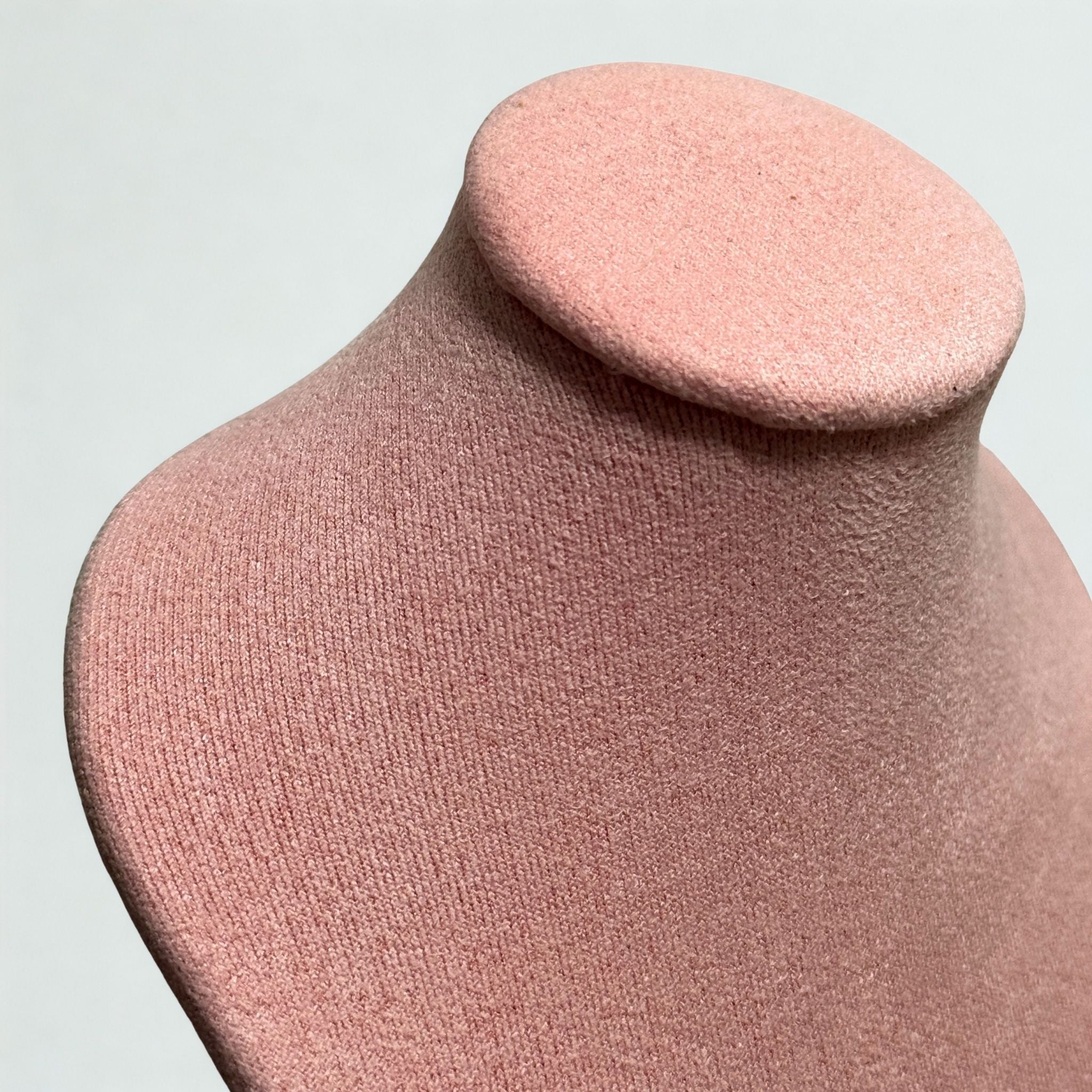 Présentoir Buste mini - Suédine rose - Colliers/chaînes Précieuse Lucie