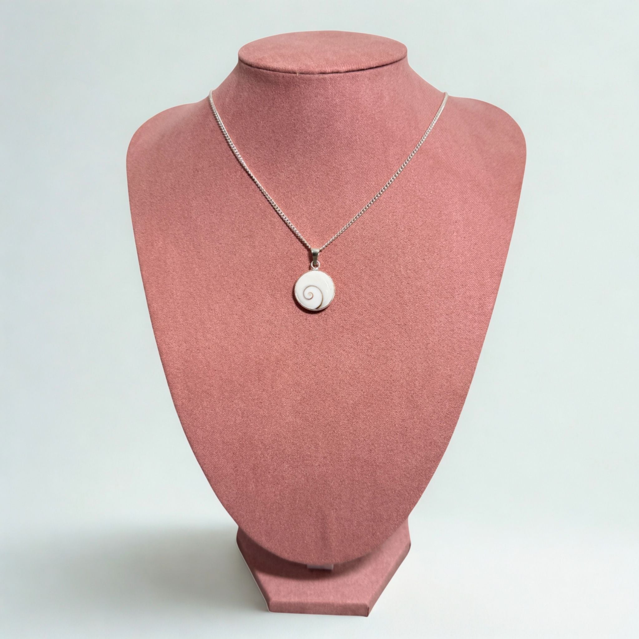 Présentoir Buste moyen - Suédine rose - Colliers/chaînes Précieuse Lucie
