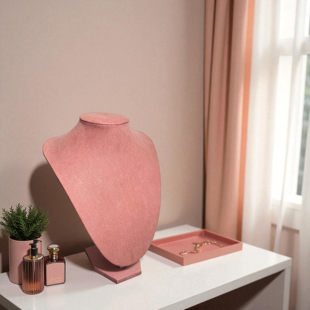 Présentoir Buste moyen - Suédine rose - Colliers/chaînes Précieuse Lucie
