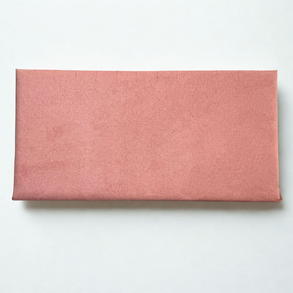 Présentoir Bijoux en L - Suédine rose - Colliers/chaînes Précieuse Lucie