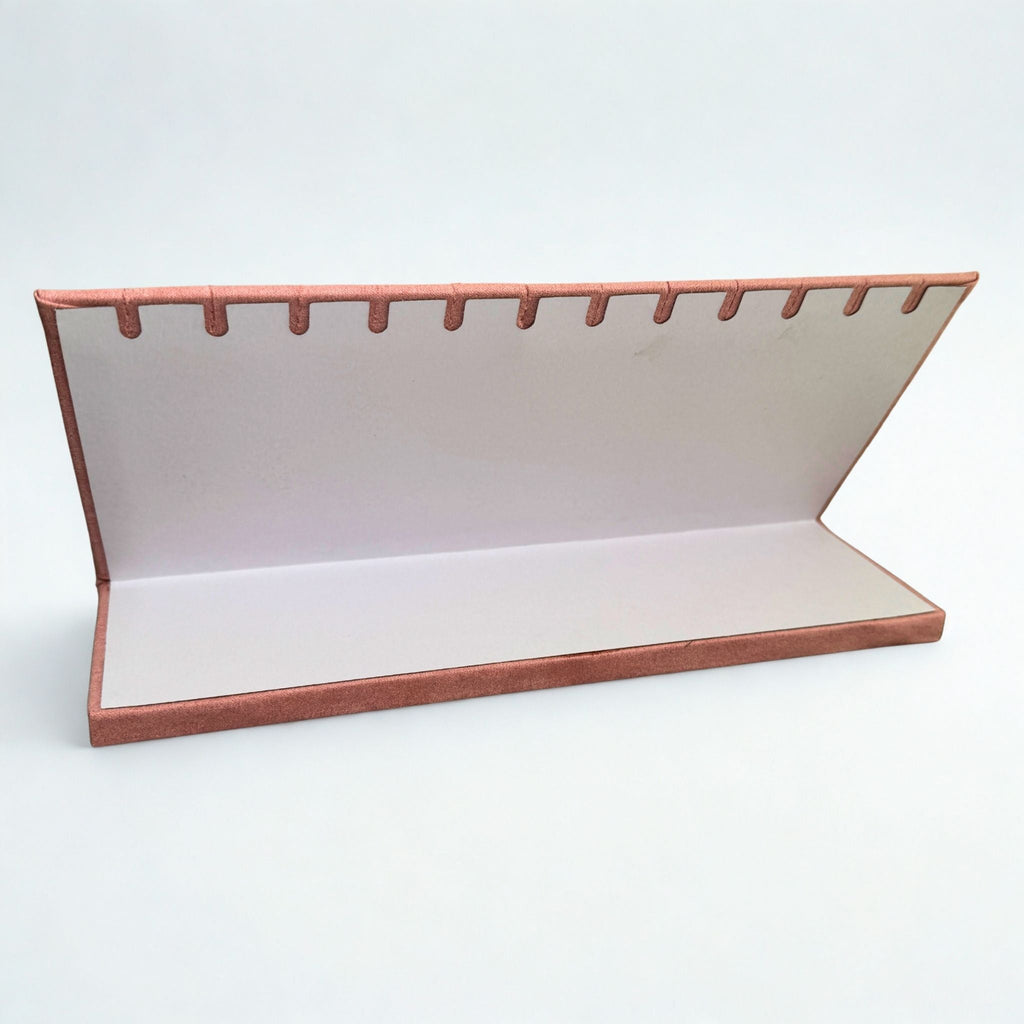 Présentoir Bijoux en L - Suédine rose - Colliers/chaînes Précieuse Lucie