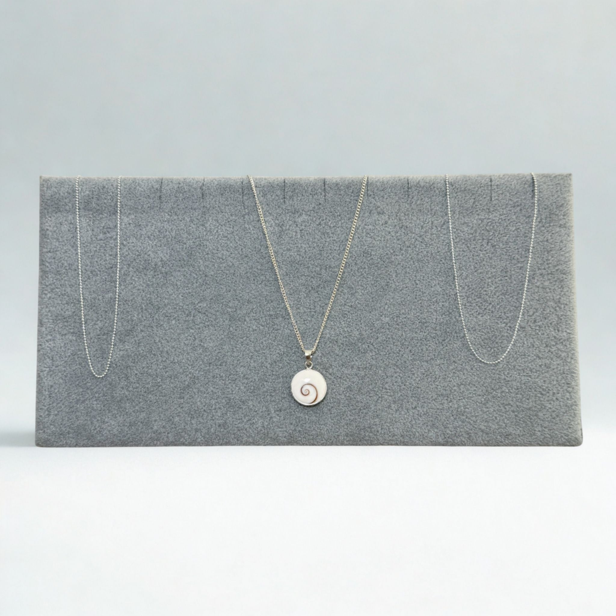Présentoir Bijoux en L - Velours gris - Colliers/chaînes Précieuse Lucie