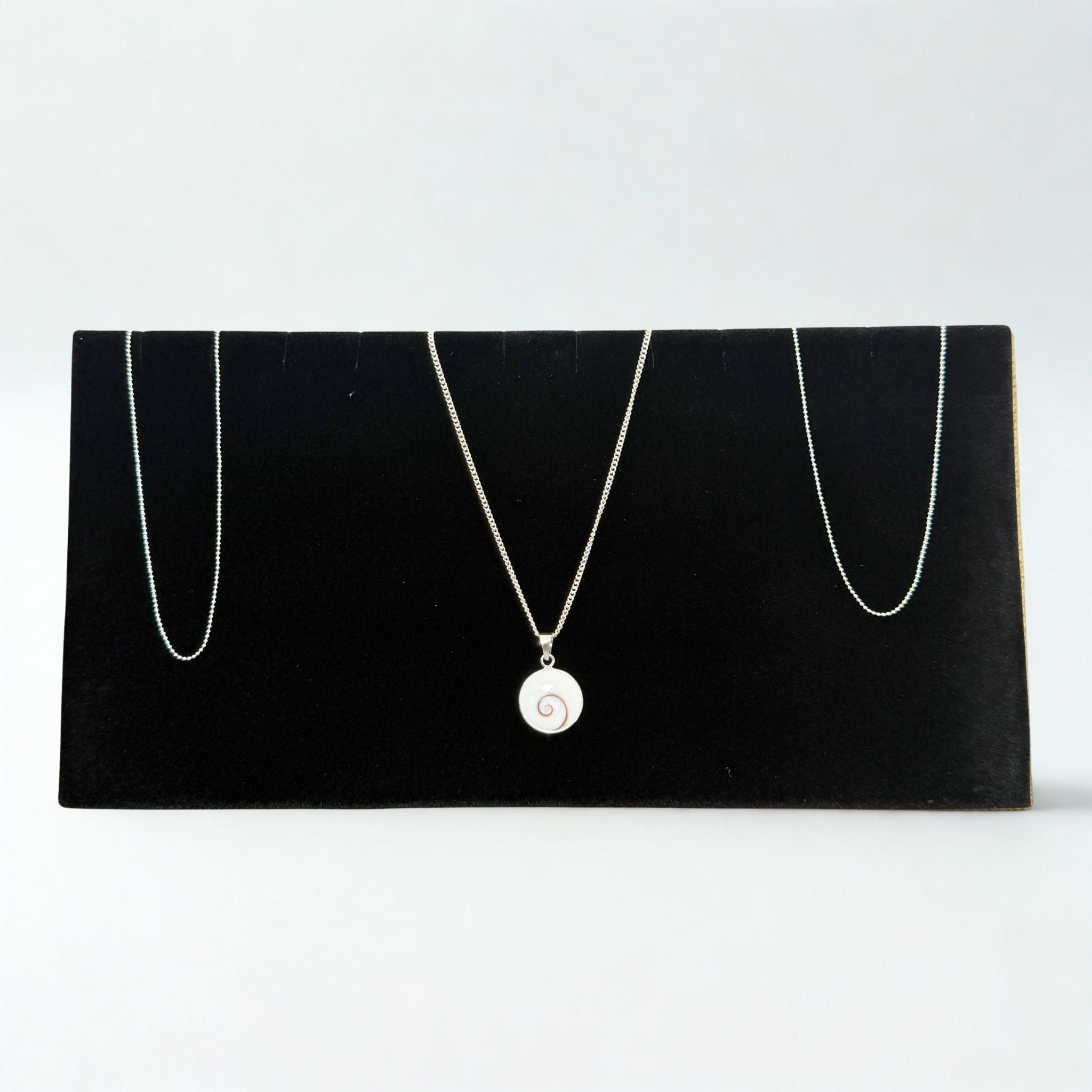 Présentoir Bijoux en L - Velours noir - Colliers/chaînes Précieuse Lucie