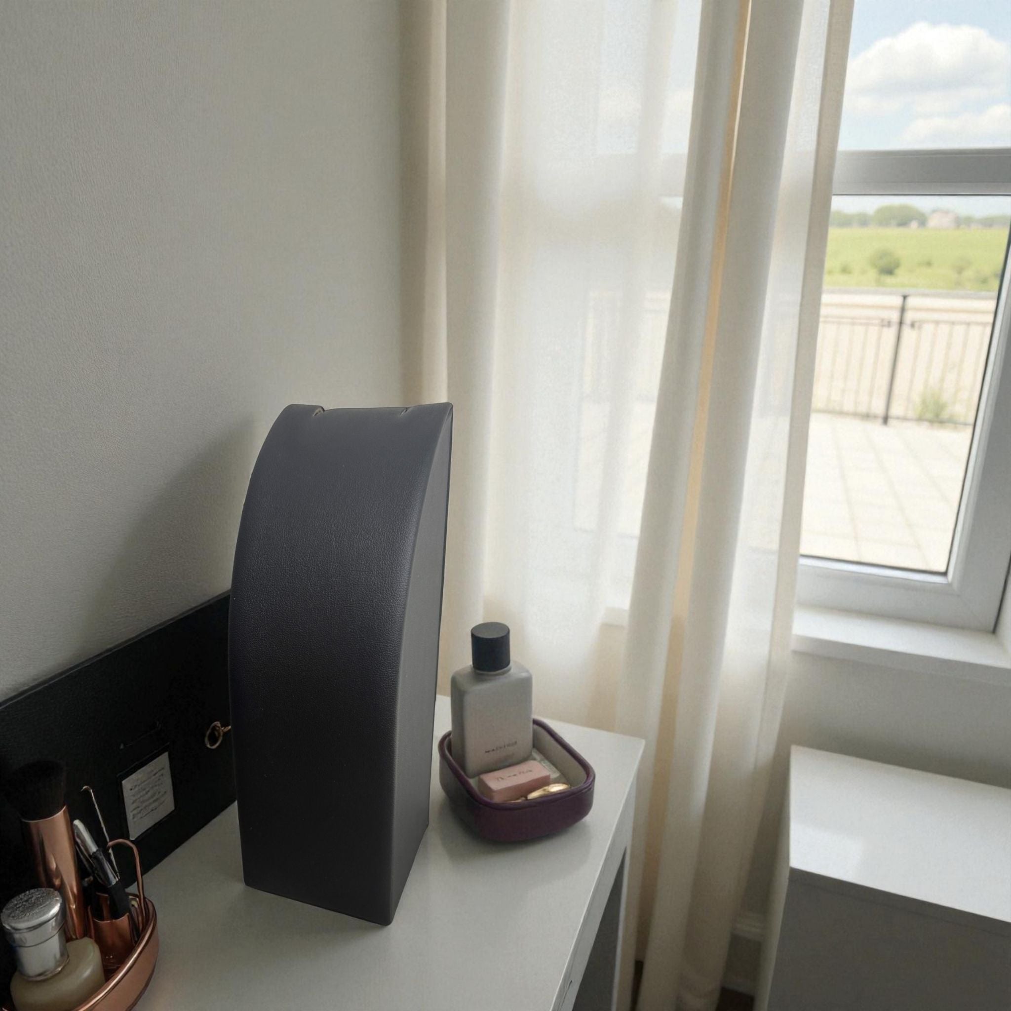 Présentoir Buste rectangle moyen - Simili cuir noir - Colliers/chaînes Précieuse Lucie