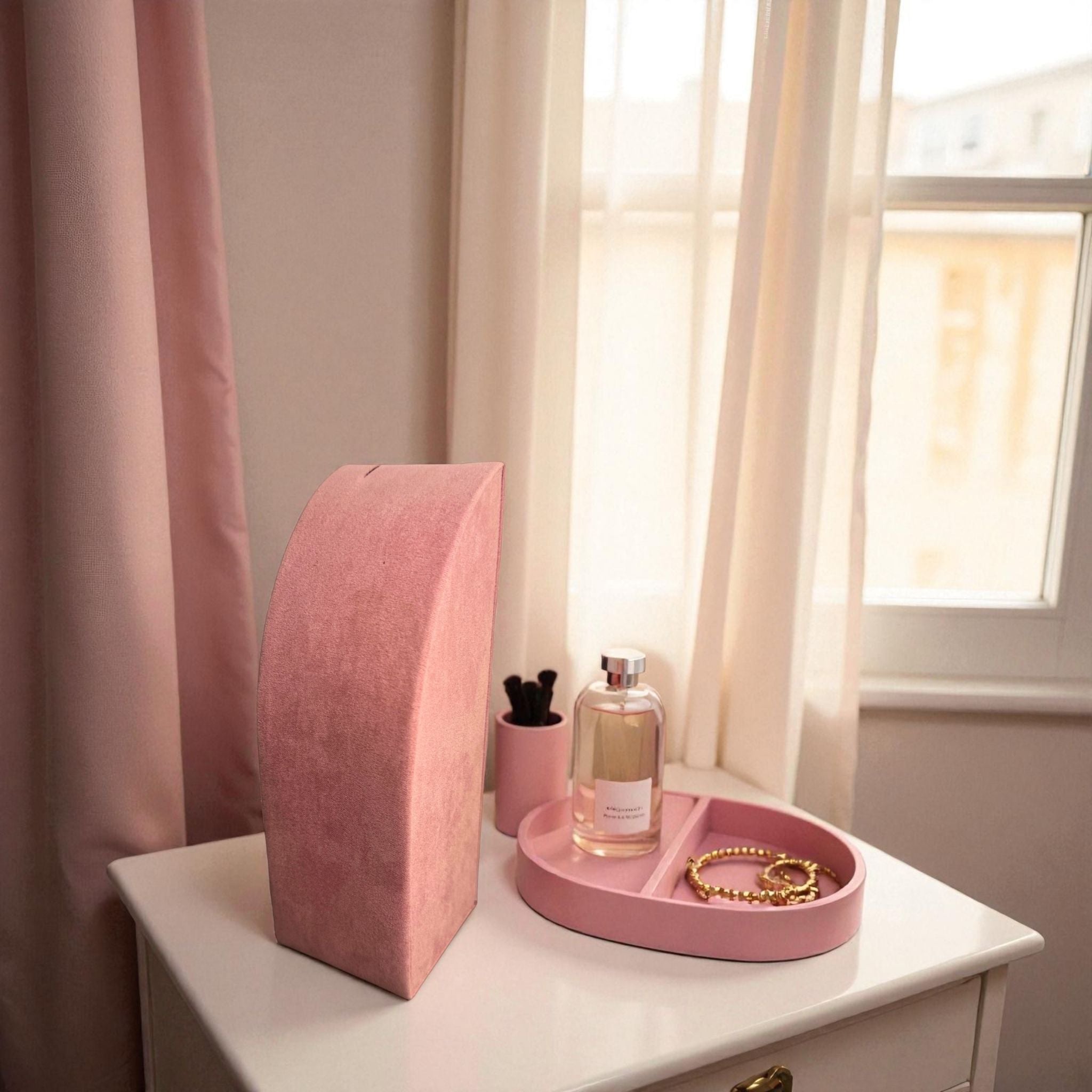 Présentoir Buste rectangle moyen - Suédine rose - Colliers/chaînes Précieuse Lucie