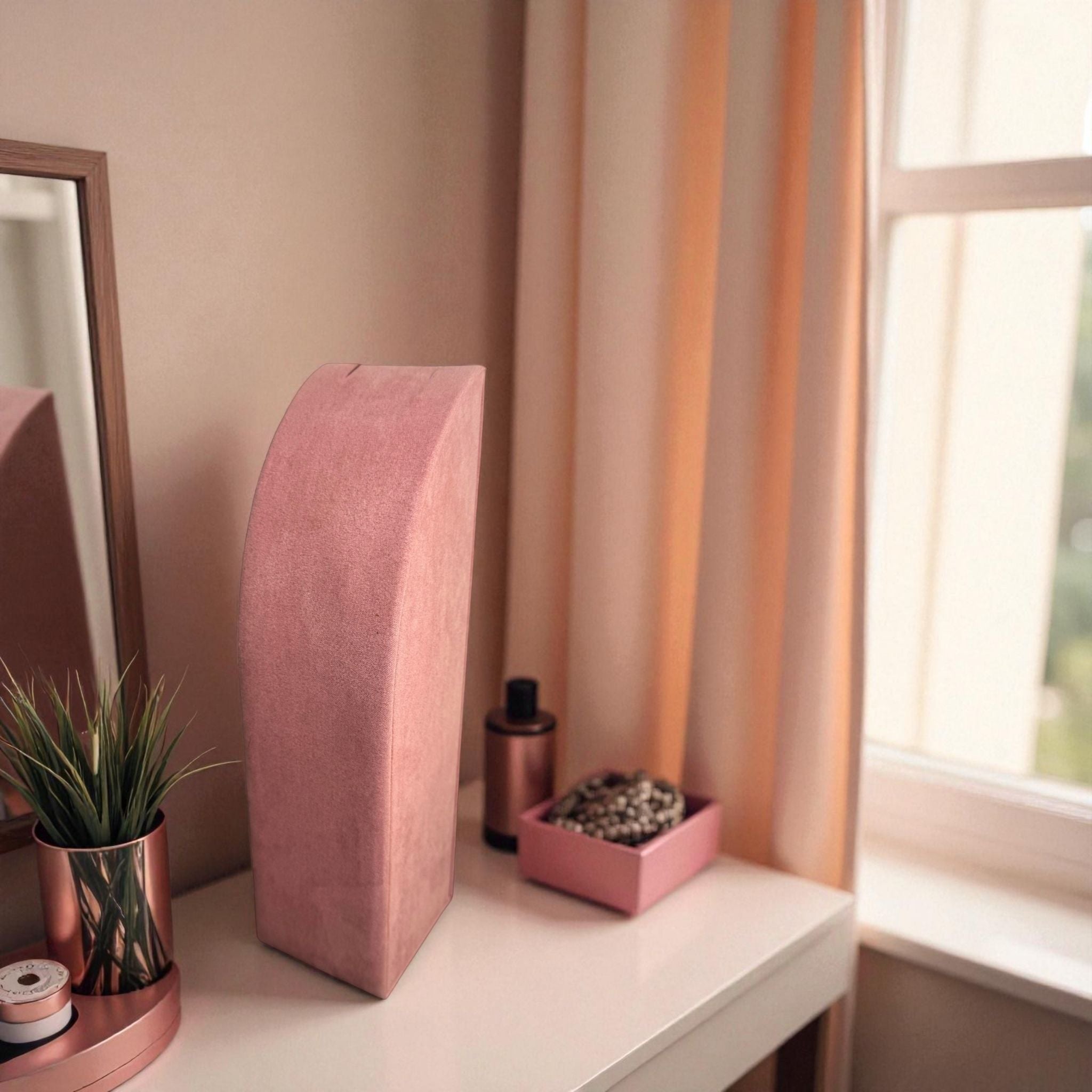 Présentoir Buste rectangle grand - Suédine rose - Colliers/chaînes Précieuse Lucie