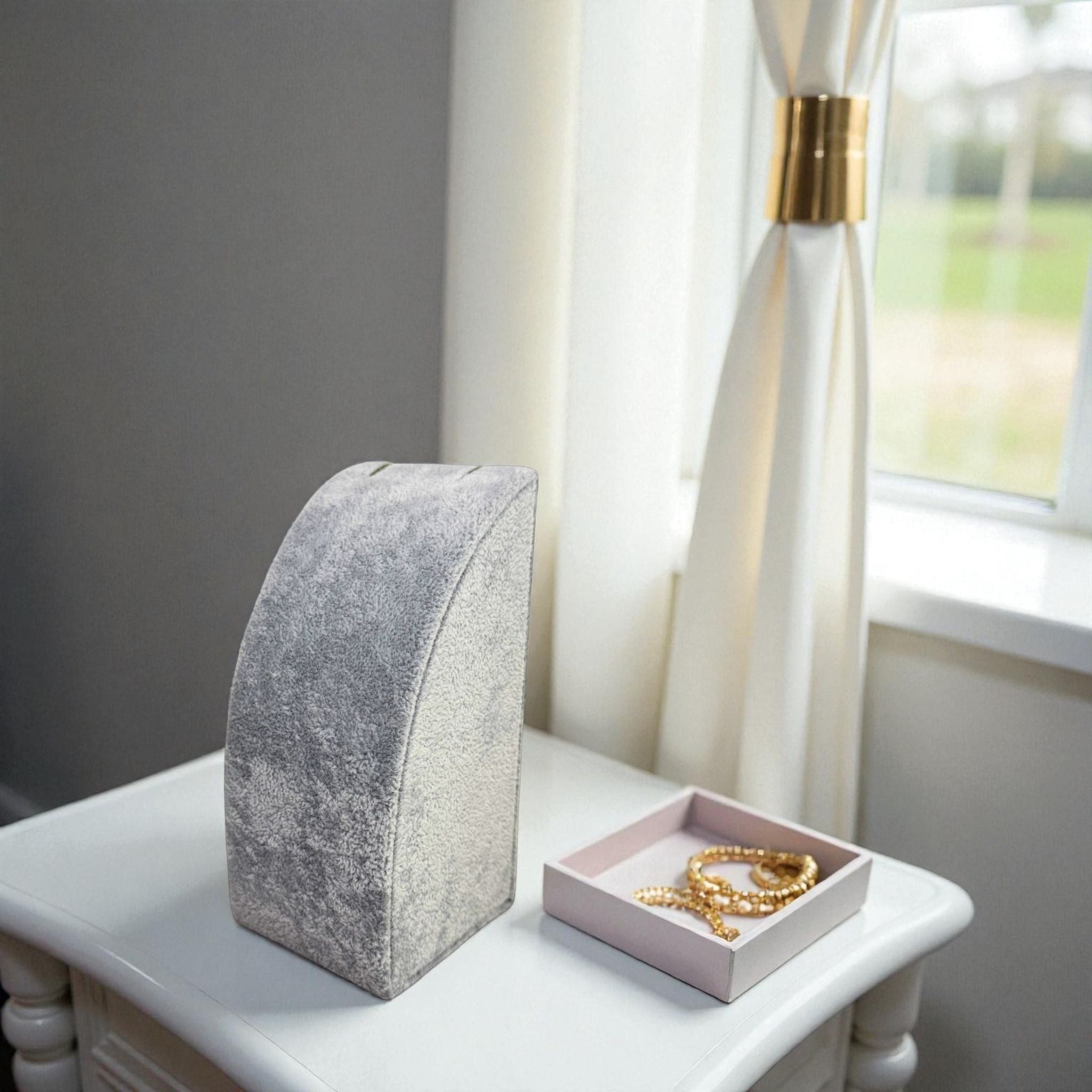 Présentoir Buste rectangle petit - Velours gris - Colliers/chaînes Précieuse Lucie